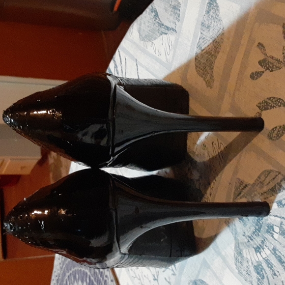 Kardashian Kolllection high heel shoesKardashian Kollection - Picture 2 of 6